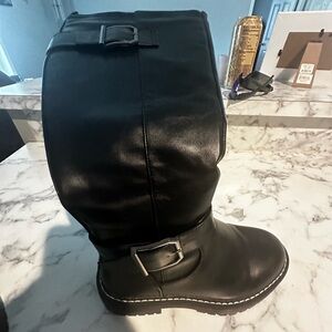 Gorgeous black boots